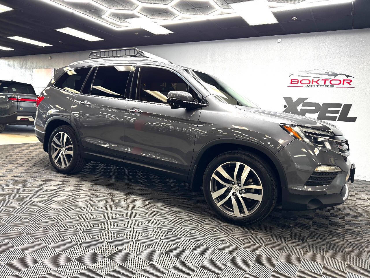 Used 2017 Honda Pilot Touring image 2
