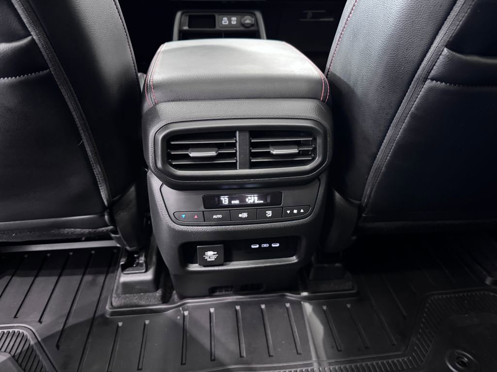 Used 2025 Honda Pilot TrailSport image 29