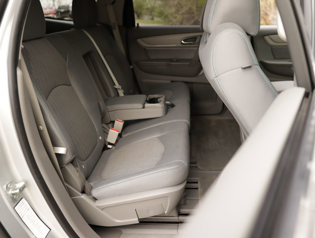 Used 2017 Chevrolet Traverse LT image 27