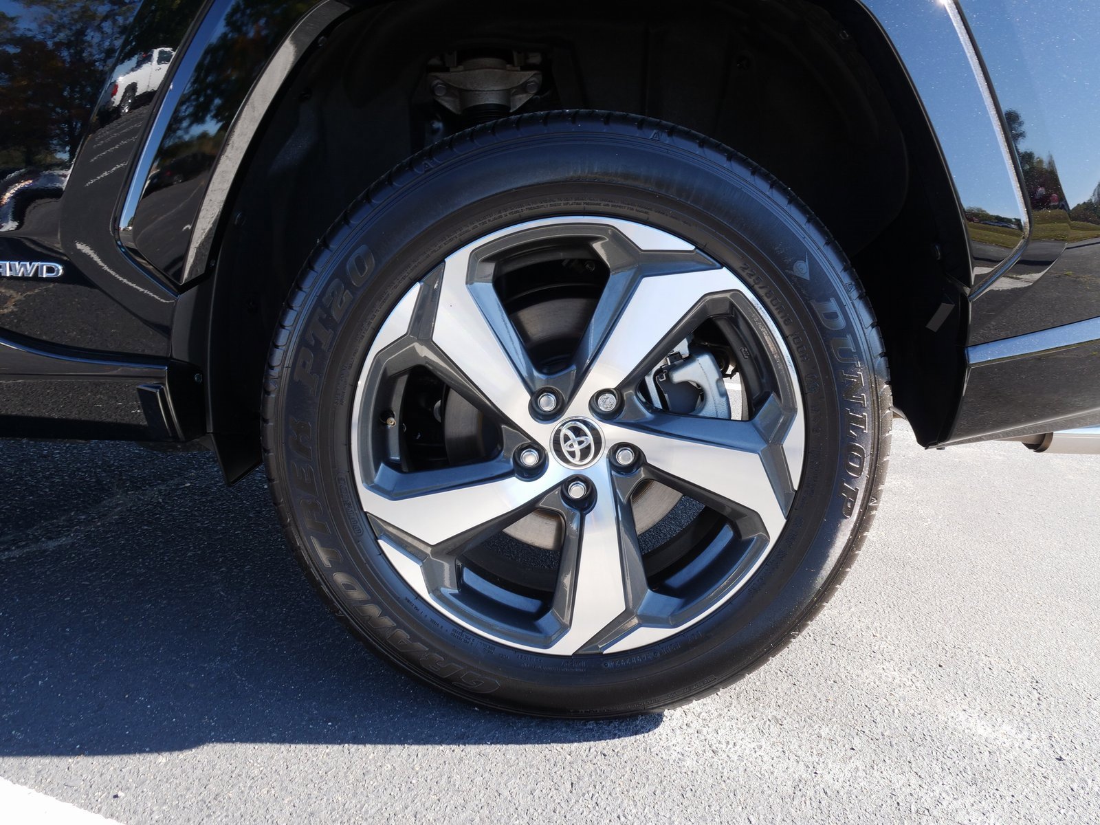 Used 2024 Toyota RAV4 SE image 11