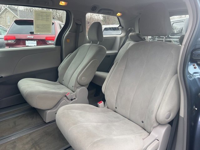 Used 2013 Toyota Sienna L image 13