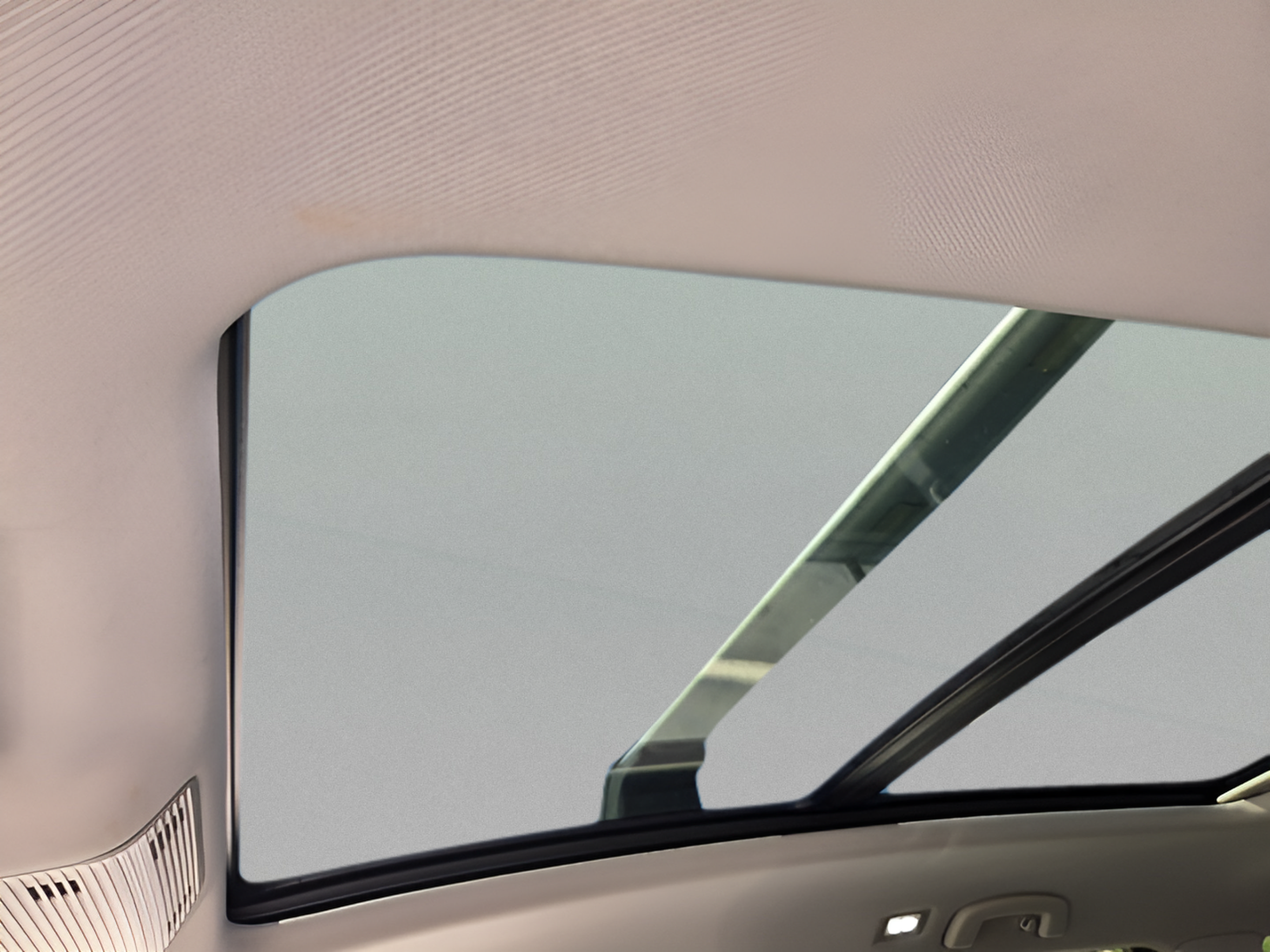 Used 2024 Volkswagen Atlas SE FWD image 14