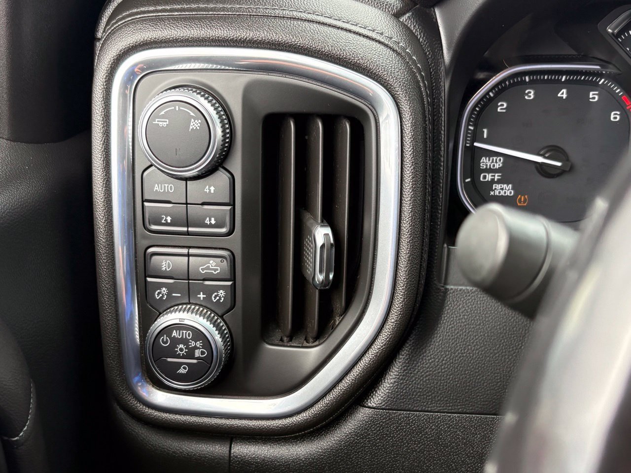 Used 2019 GMC Sierra 1500 SLT w/ SLT Premium Package AWD/4WD image 33
