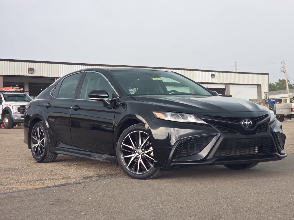 Used 2024 Toyota Camry SE w/ Cold Weather Package FWD image 2
