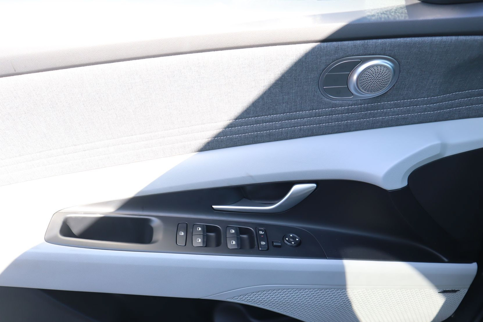 New 2026 Hyundai Elantra Limited FWD image 23