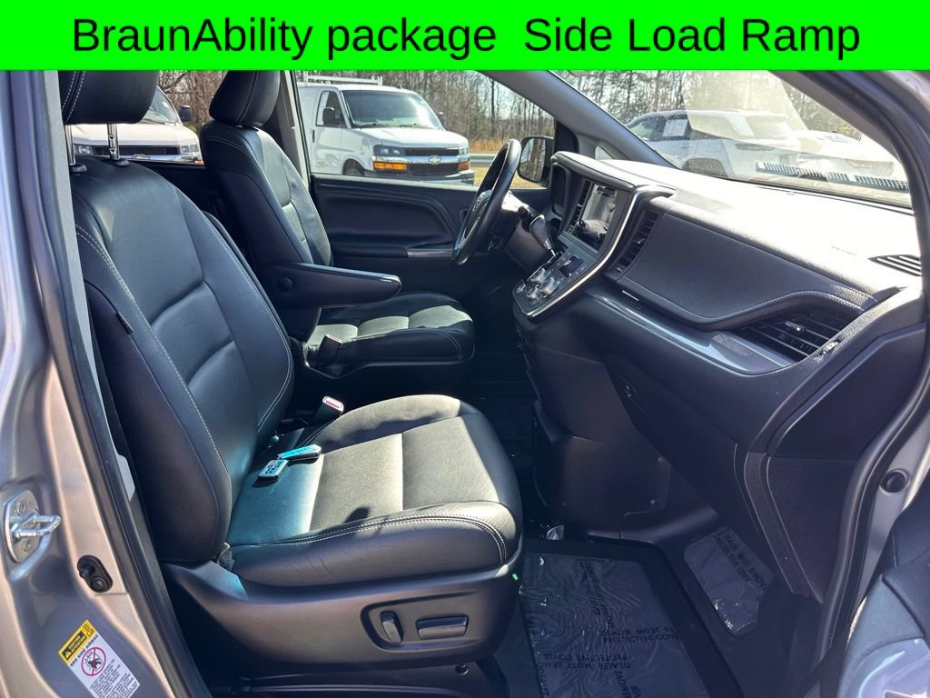 Used 2015 Toyota Sienna SE w/ SE Preferred Package FWD image 27