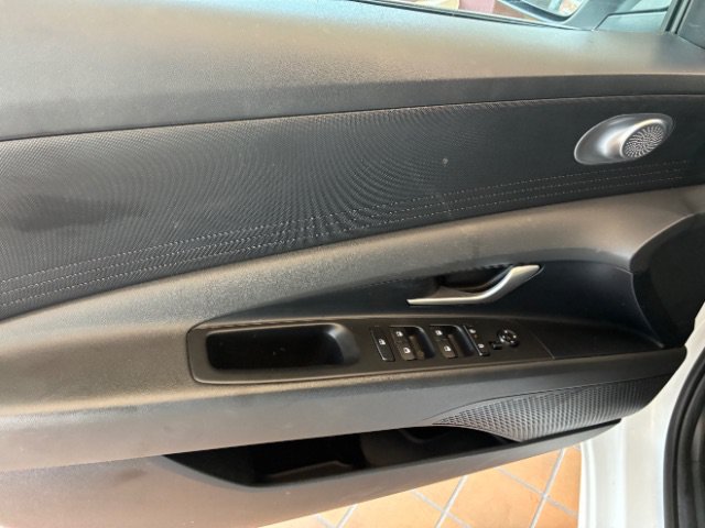 Used 2026 Hyundai Elantra SE FWD image 8