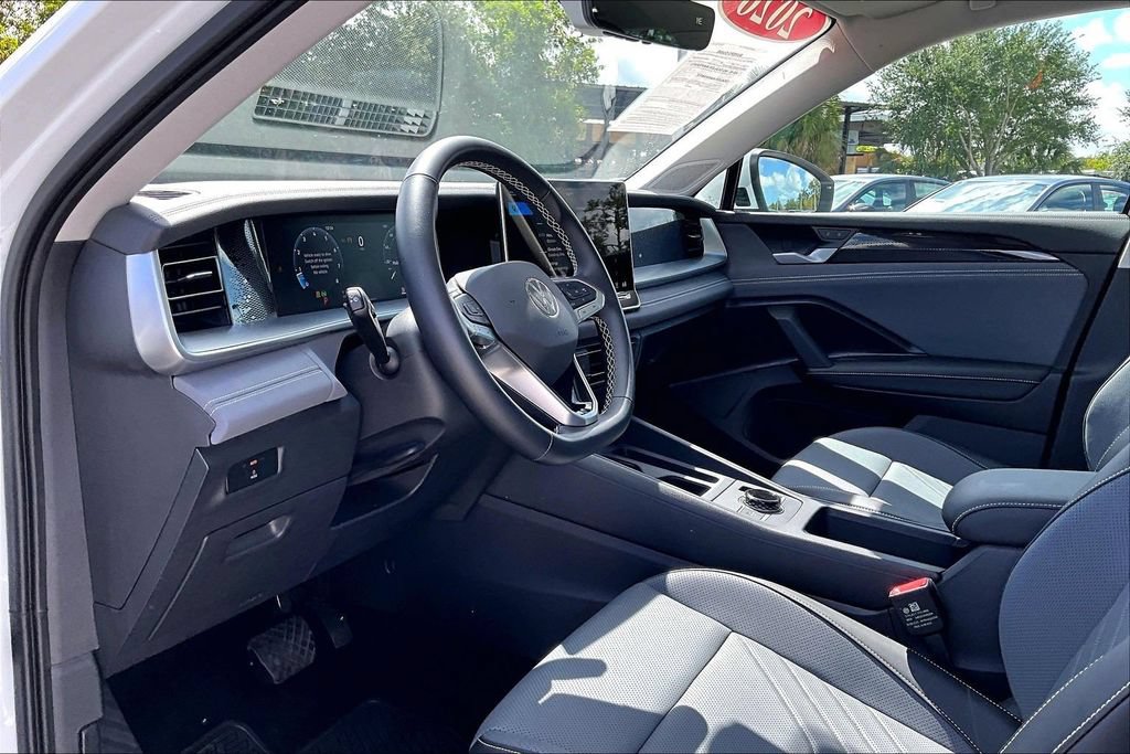 Certified 2026 Volkswagen Tiguan SE w/ Panoramic Sunroof Package FWD image 14