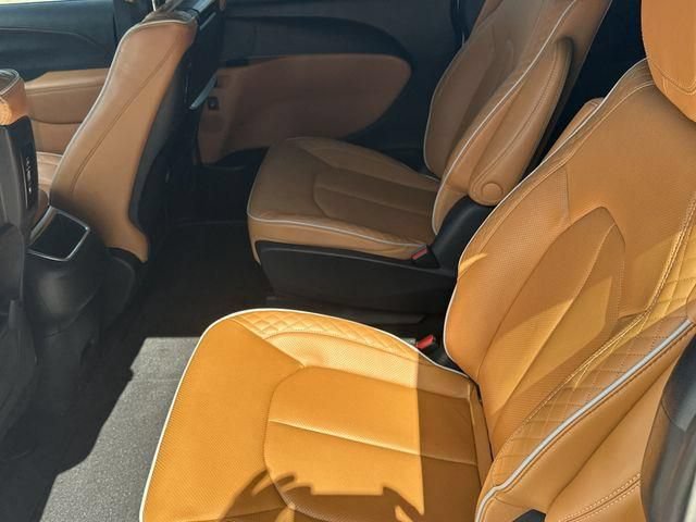 Used 2022 Chrysler Pacifica Pinnacle FWD image 13