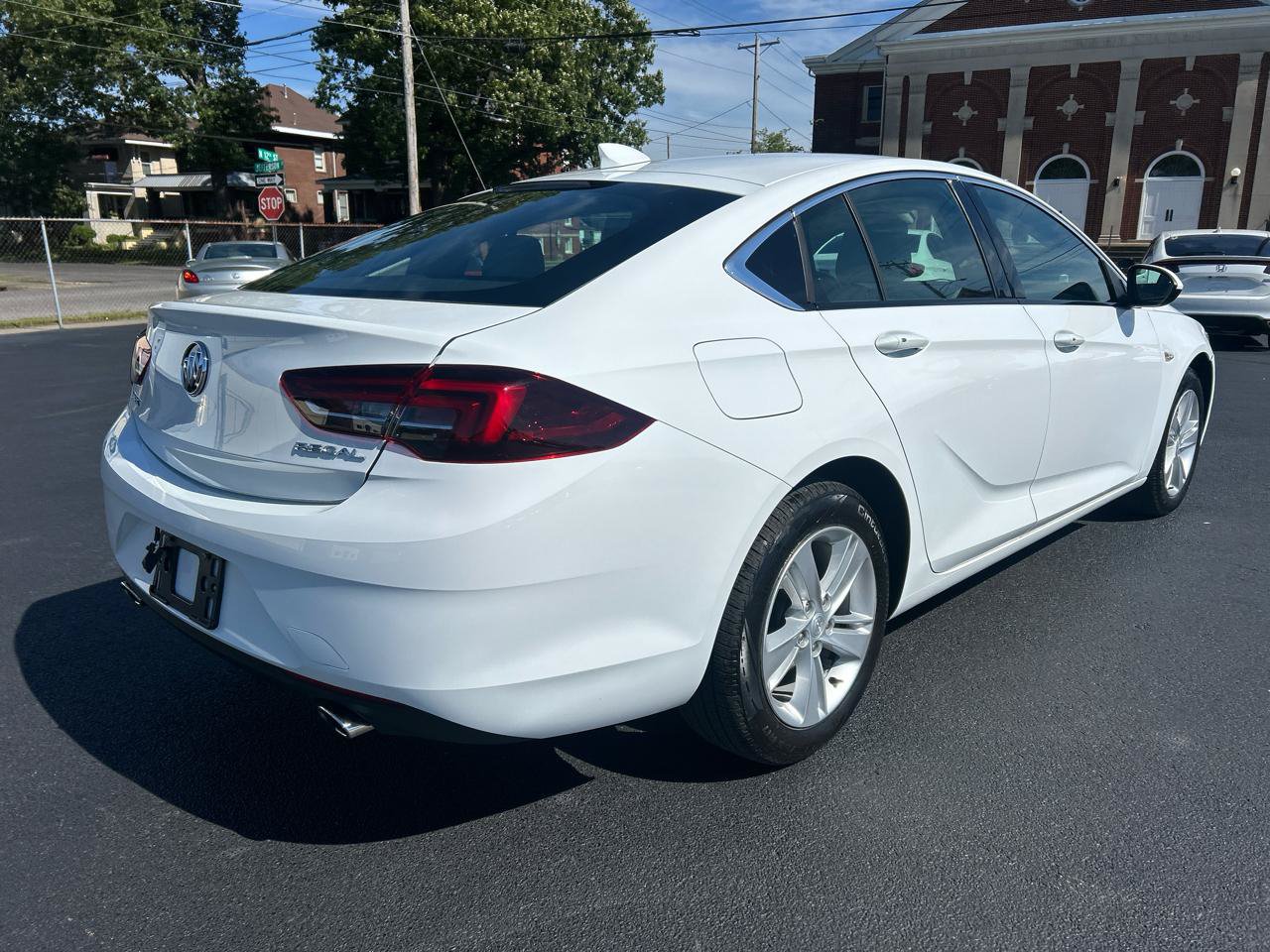 Used 2018 Buick Regal Preferred w/ Sights and Sounds Package FWD image 5