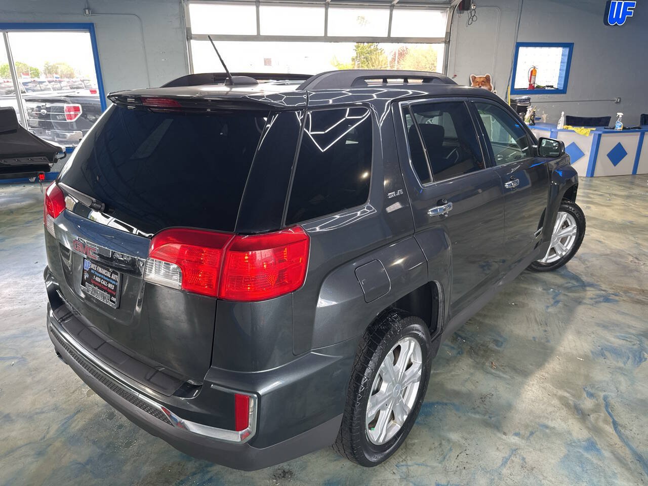 Used 2017 GMC Terrain SLE w/ Chrome Package FWD image 4