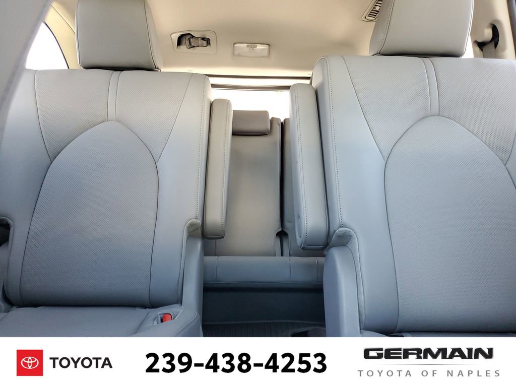 Used 2024 Toyota Highlander Limited image 31