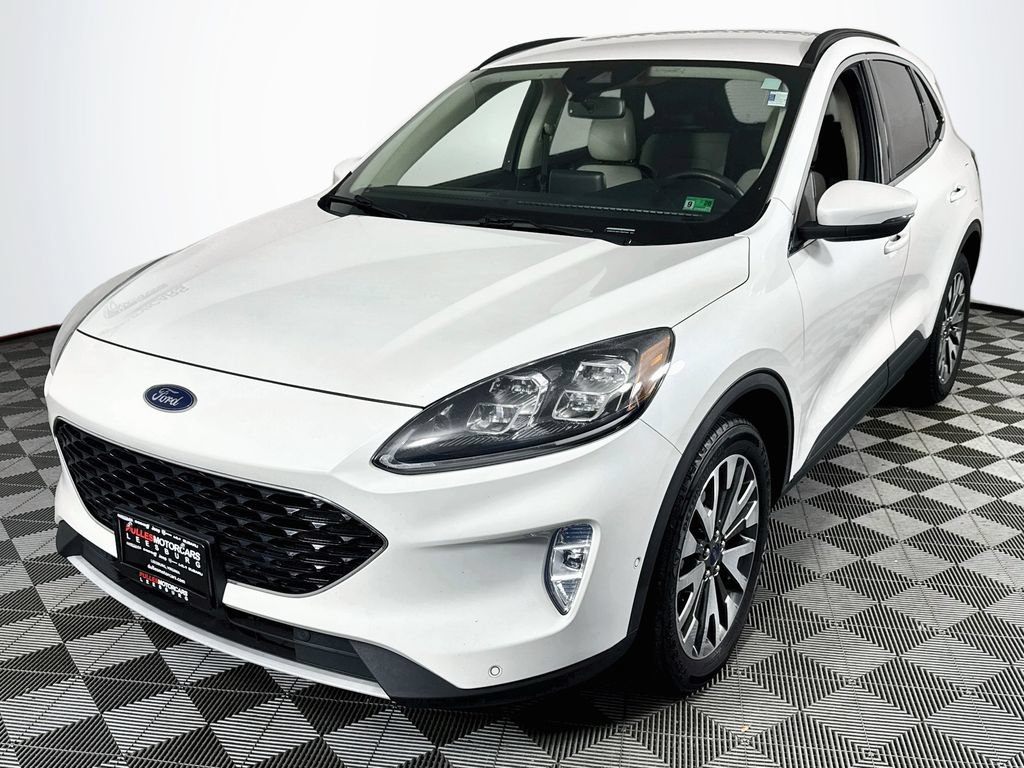 Used 2020 Ford Escape Titanium AWD/4WD image 3