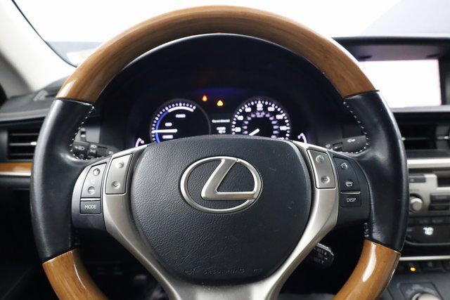 Used 2014 Lexus ES 300h w/ Luxury Package w/Bamboo Trim image 14
