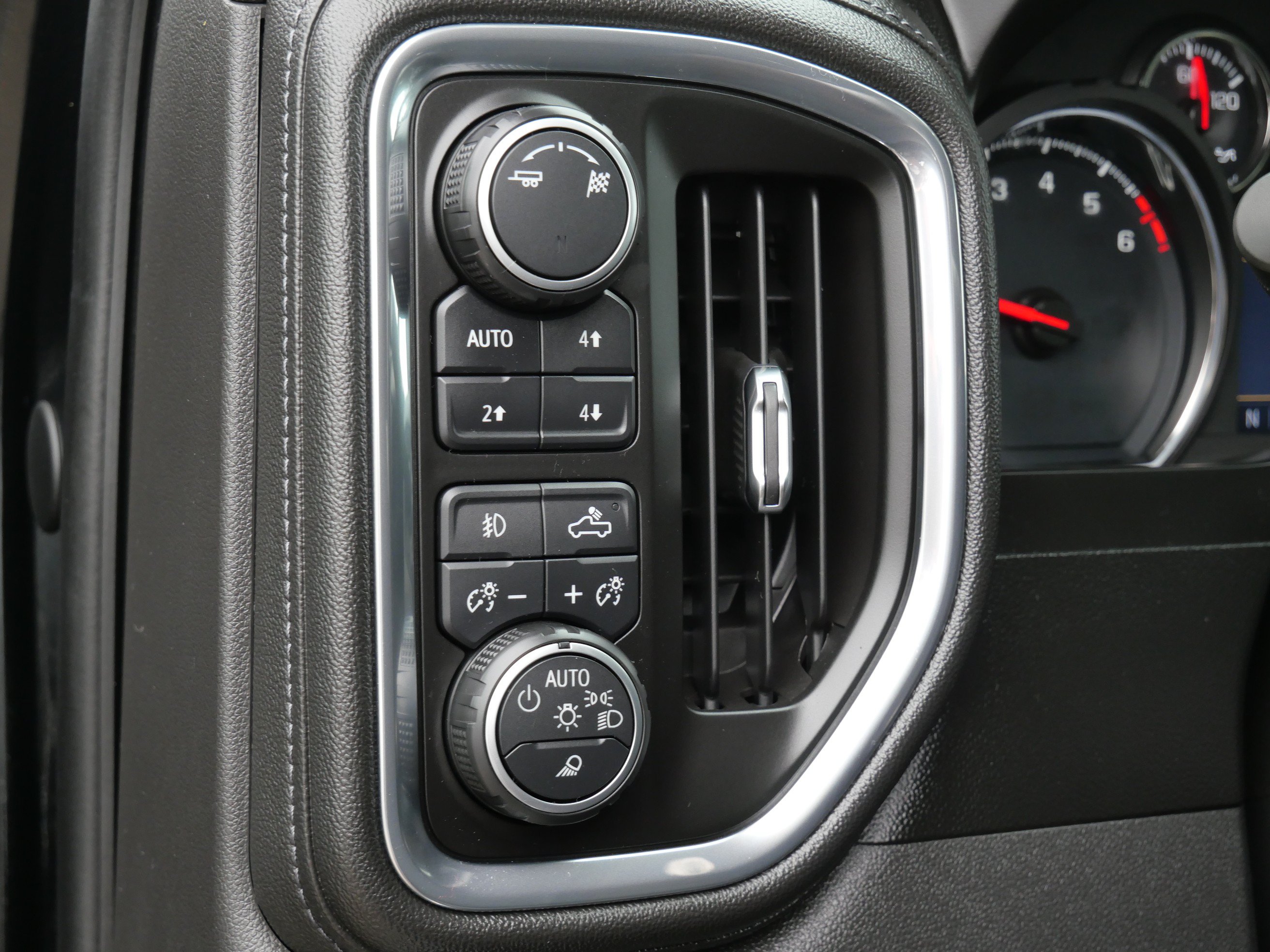 Used 2019 Chevrolet Silverado 1500 RST AWD/4WD image 18