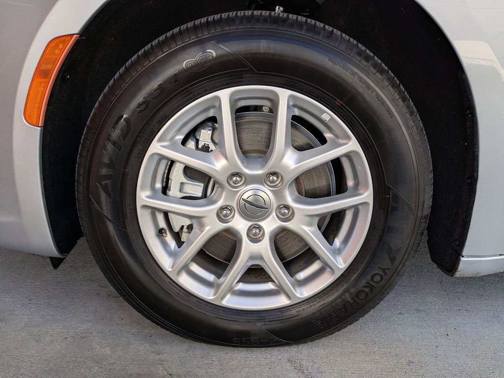 Used 2024 Chrysler Pacifica Touring-L image 31