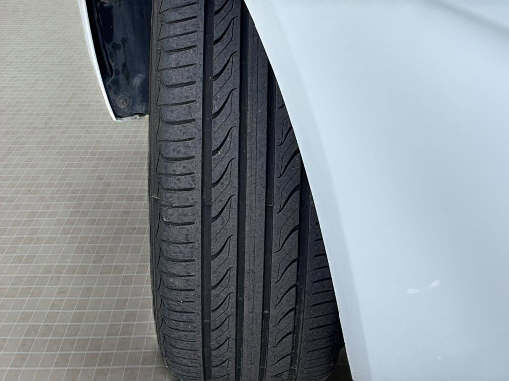 Used 2017 BMW 320i Sedan w/ Driver Assistance Package image 10