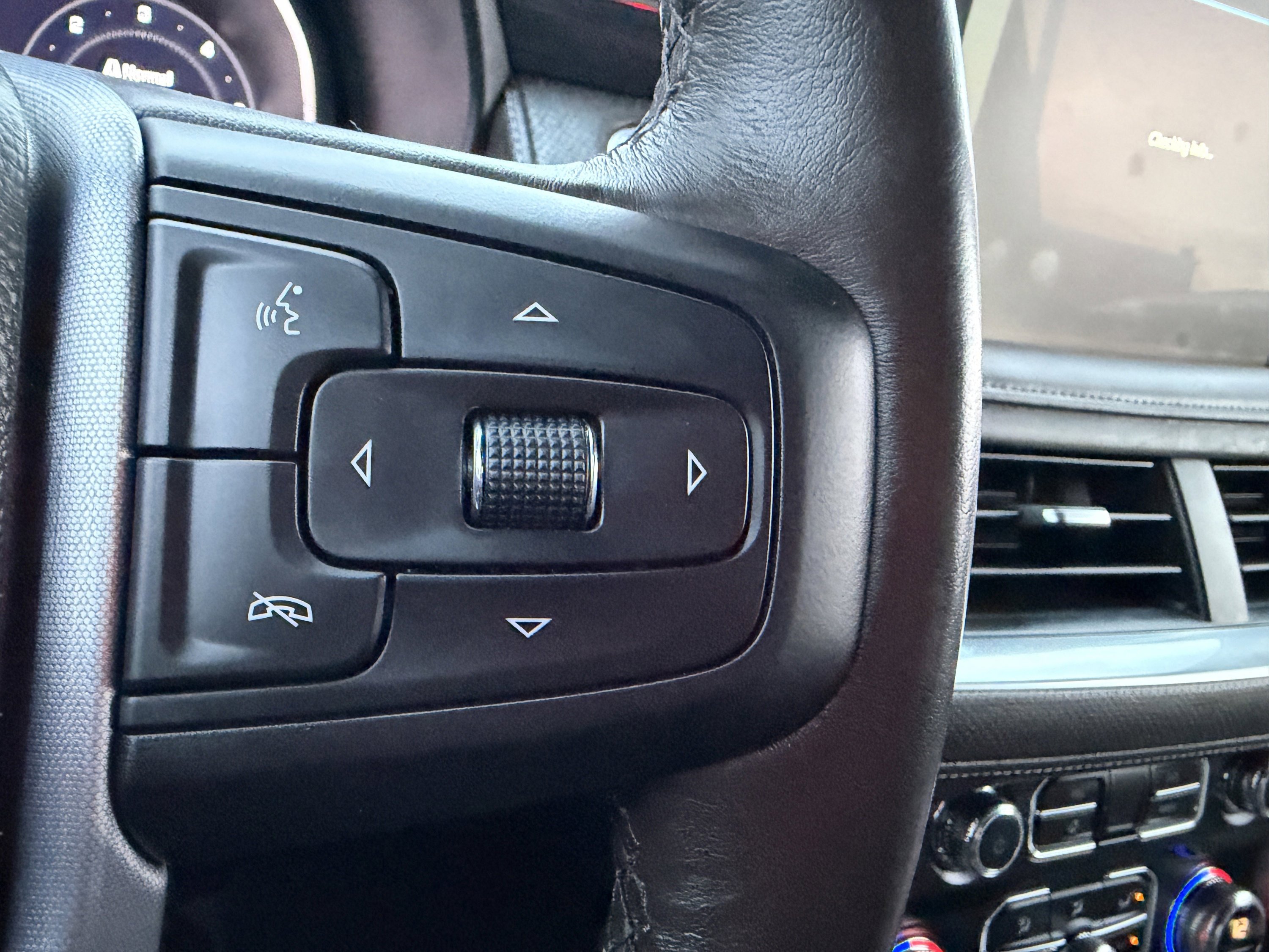 Used 2022 GMC Yukon SLT w/ SLT Luxury Package image 38