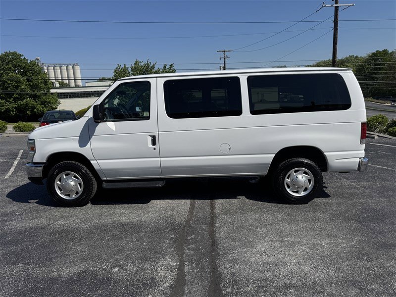 Used 2011 Ford E-350 and Econoline 350 XLT RWD image 5