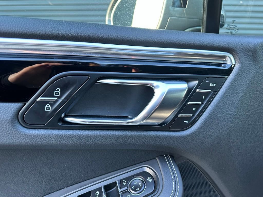 Certified 2025 Porsche Macan T image 20