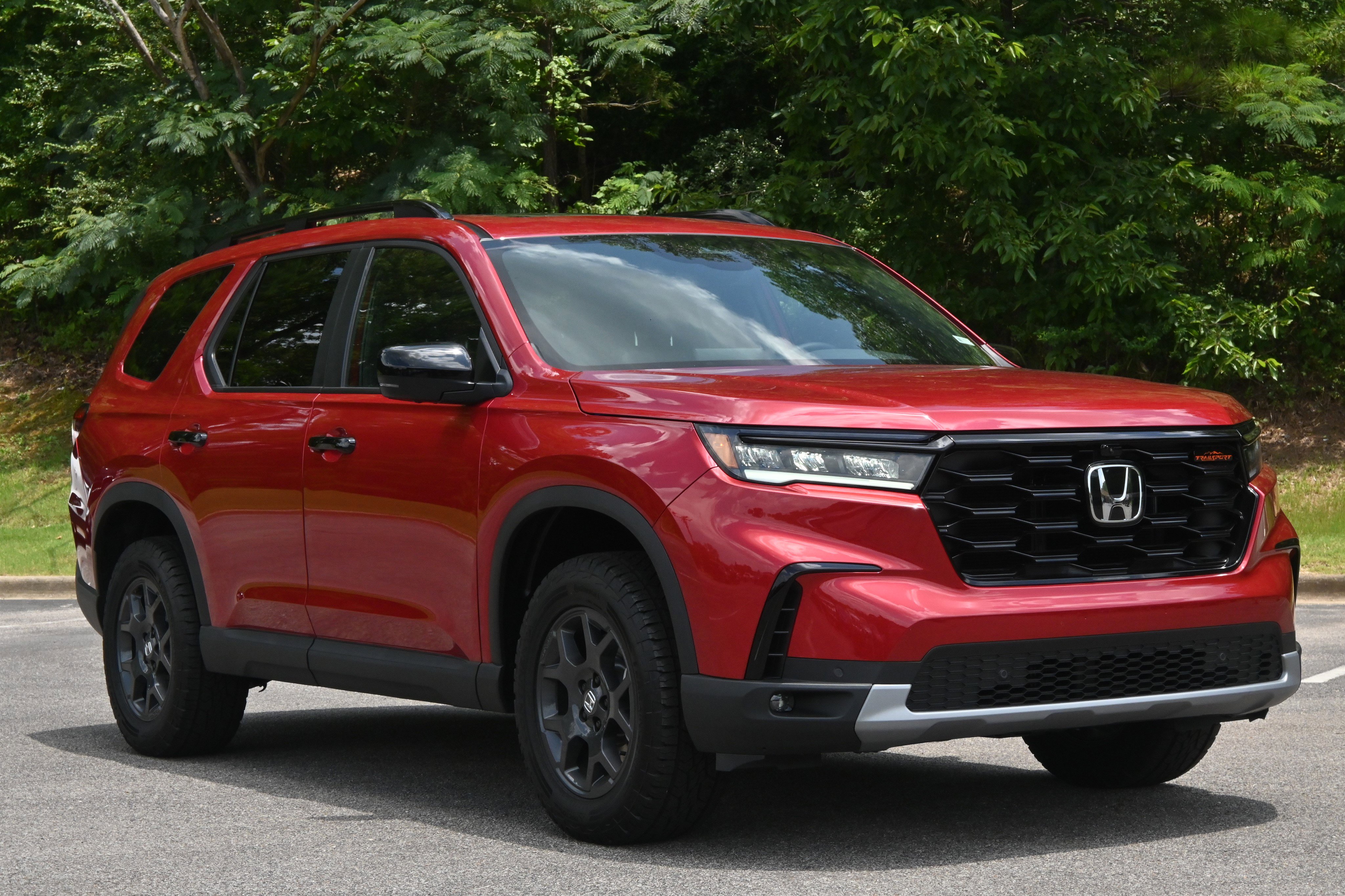Used 2025 Honda Pilot TrailSport image 11