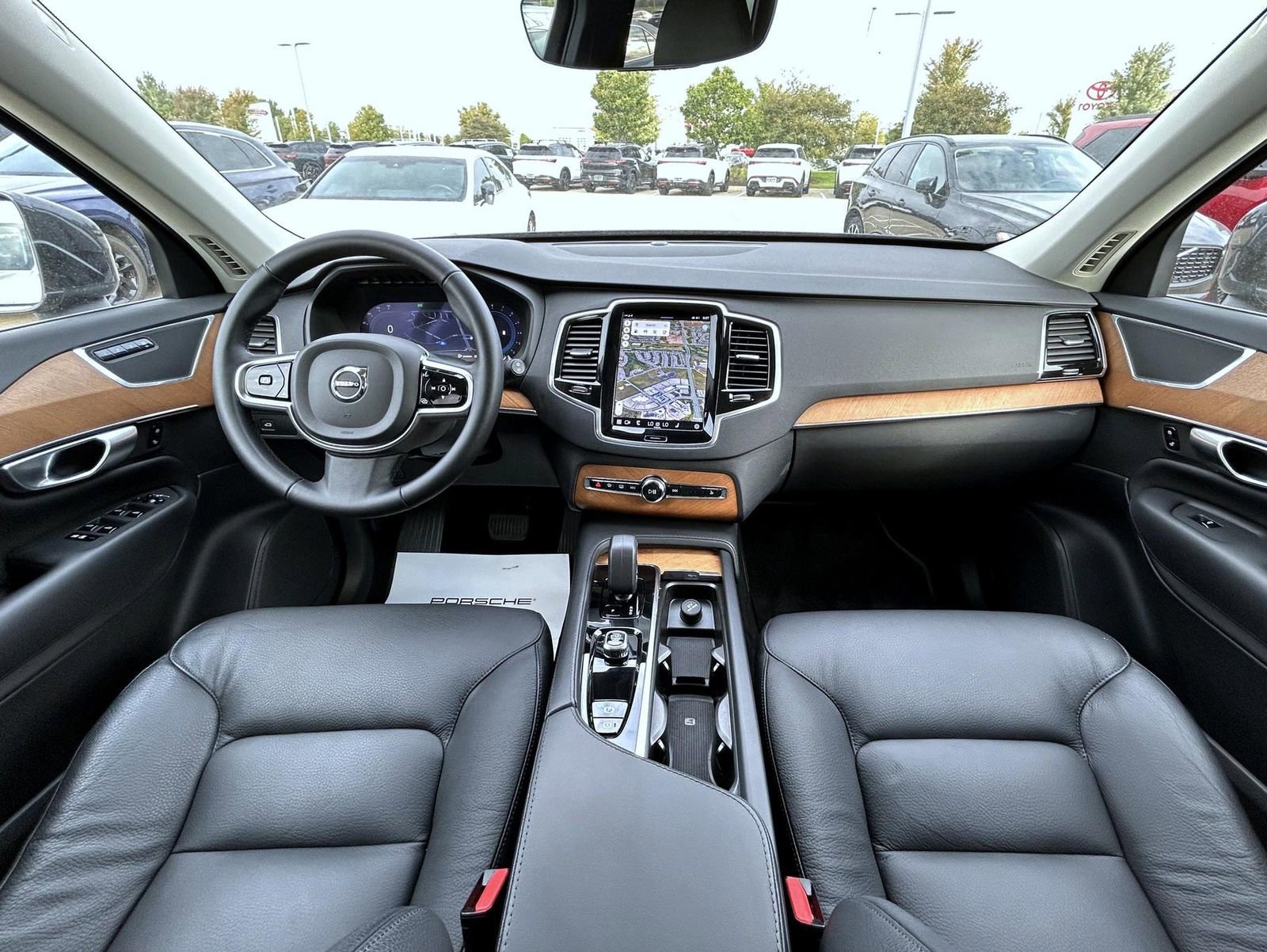 Used 2024 Volvo XC90 B6 Plus image 12