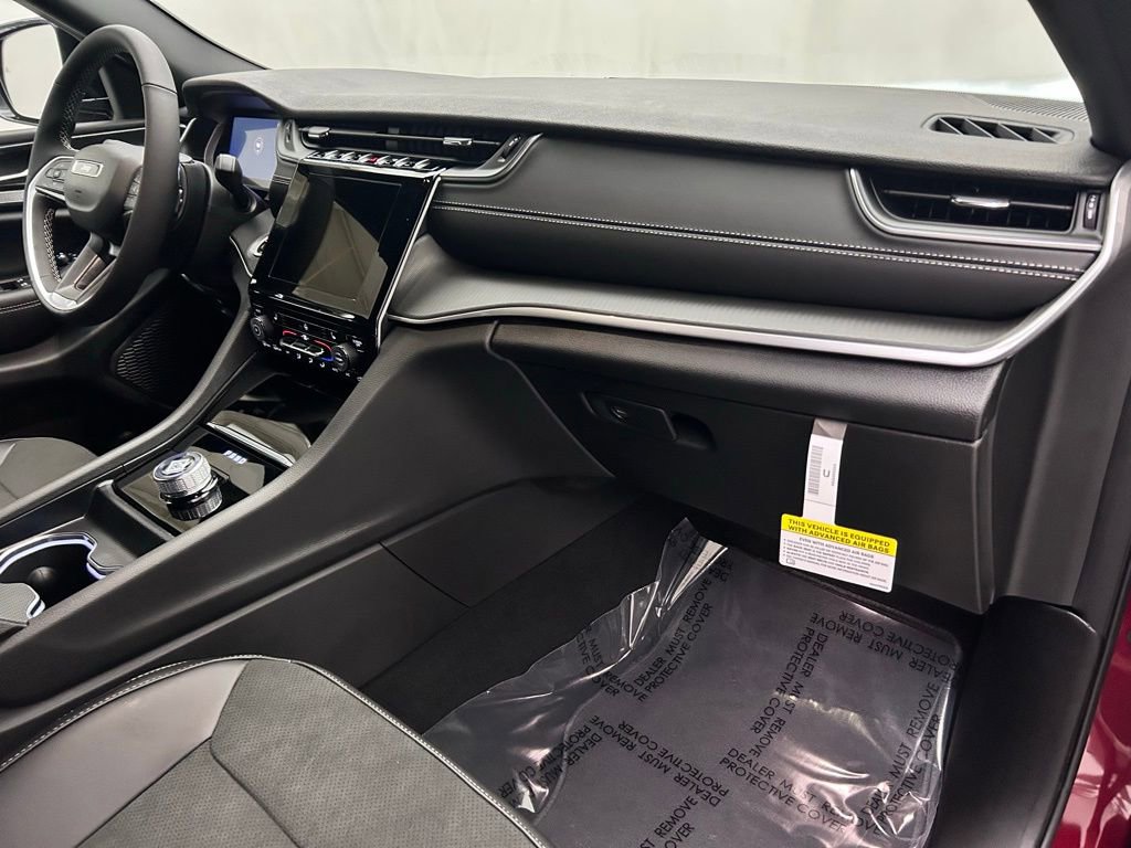New 2025 Jeep Grand Cherokee Altitude image 18