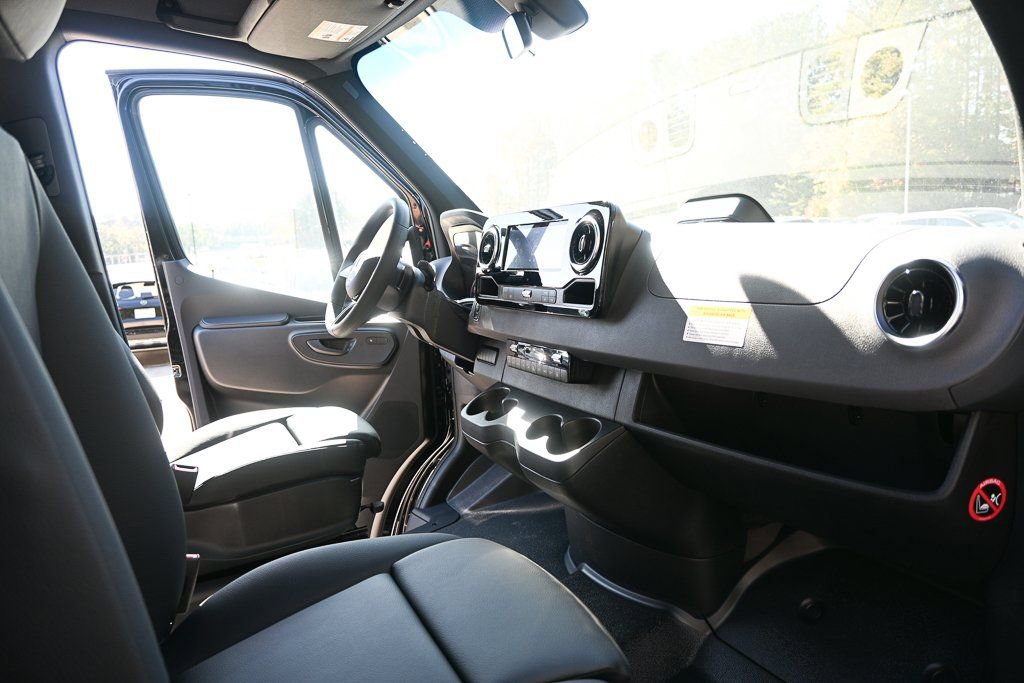 Used 2025 Mercedes-Benz Sprinter 2500 image 19