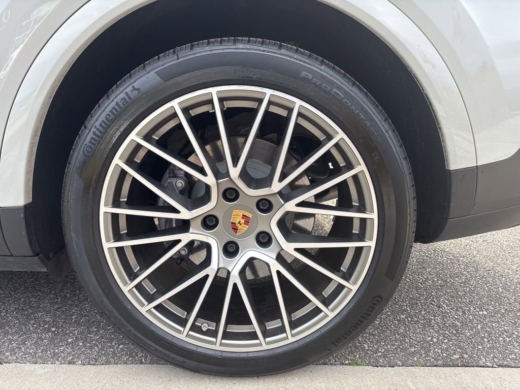 Used 2022 Porsche Cayenne Platinum Edition image 11