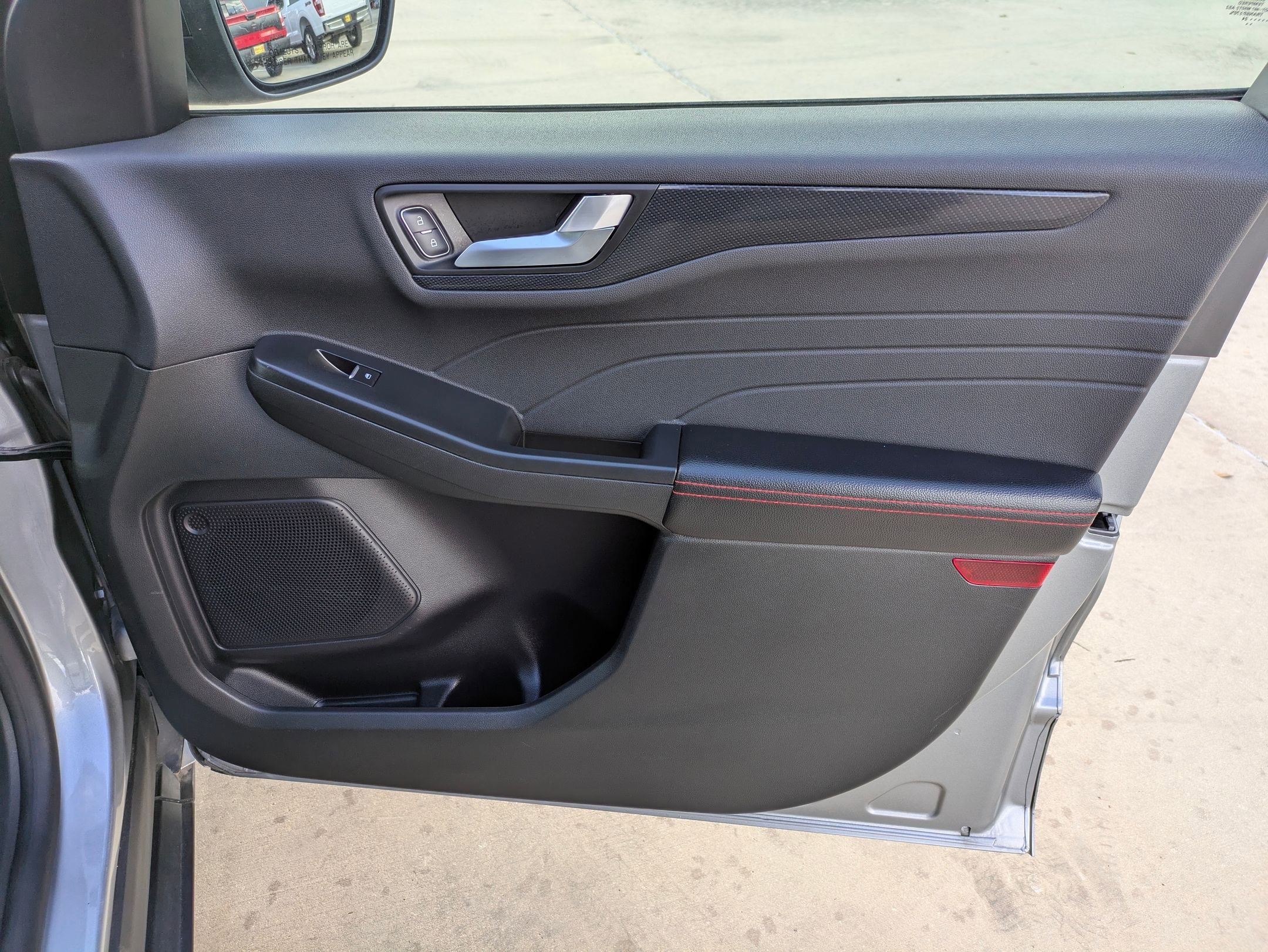 Used 2024 Ford Escape ST-Line image 30