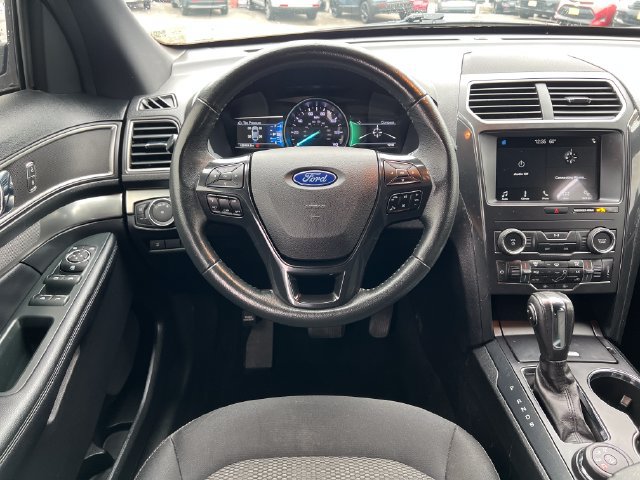 Used 2018 Ford Explorer XLT w/ Equipment Group 201A AWD/4WD image 18