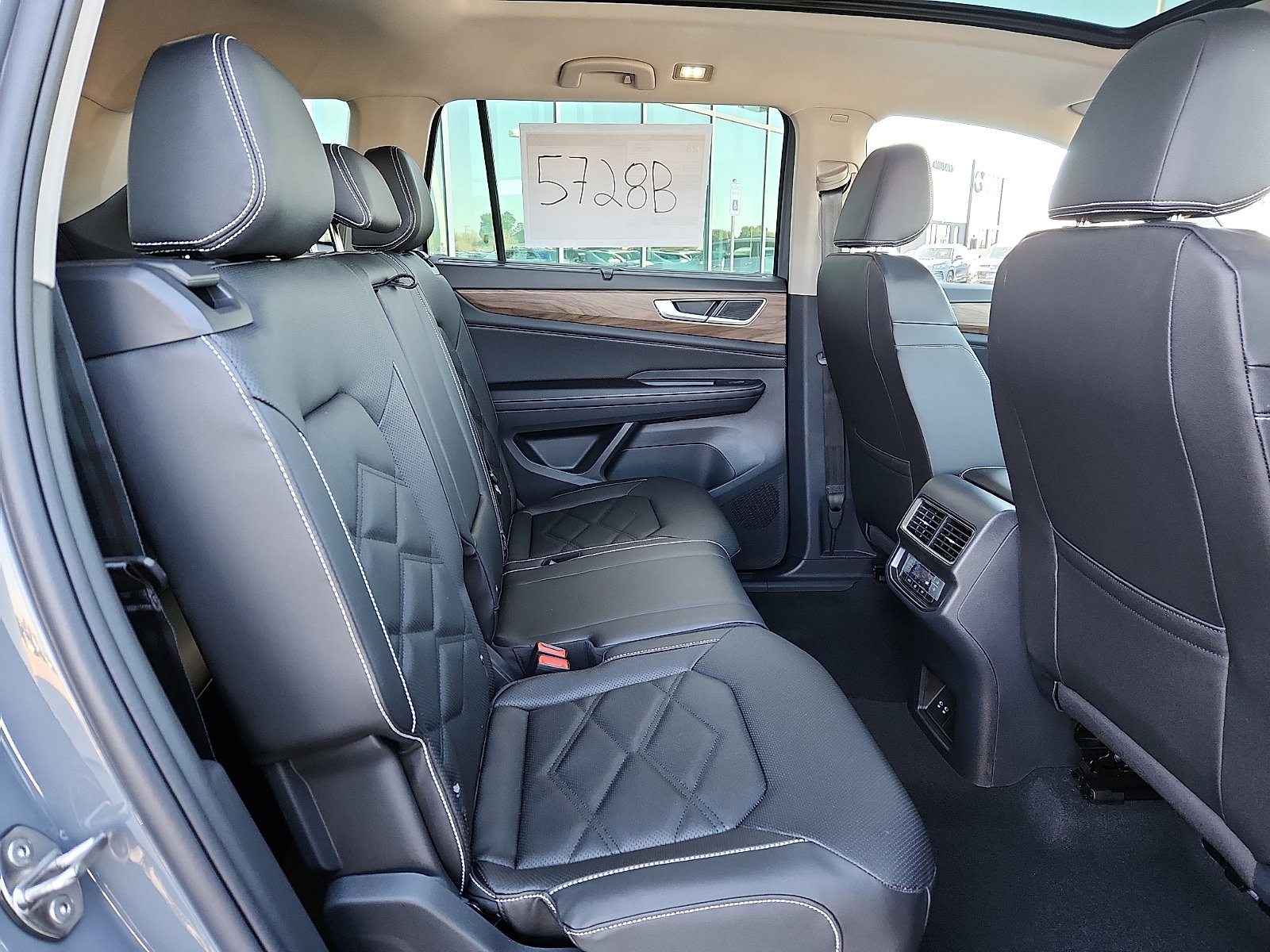 New 2026 Volkswagen Atlas SE image 14