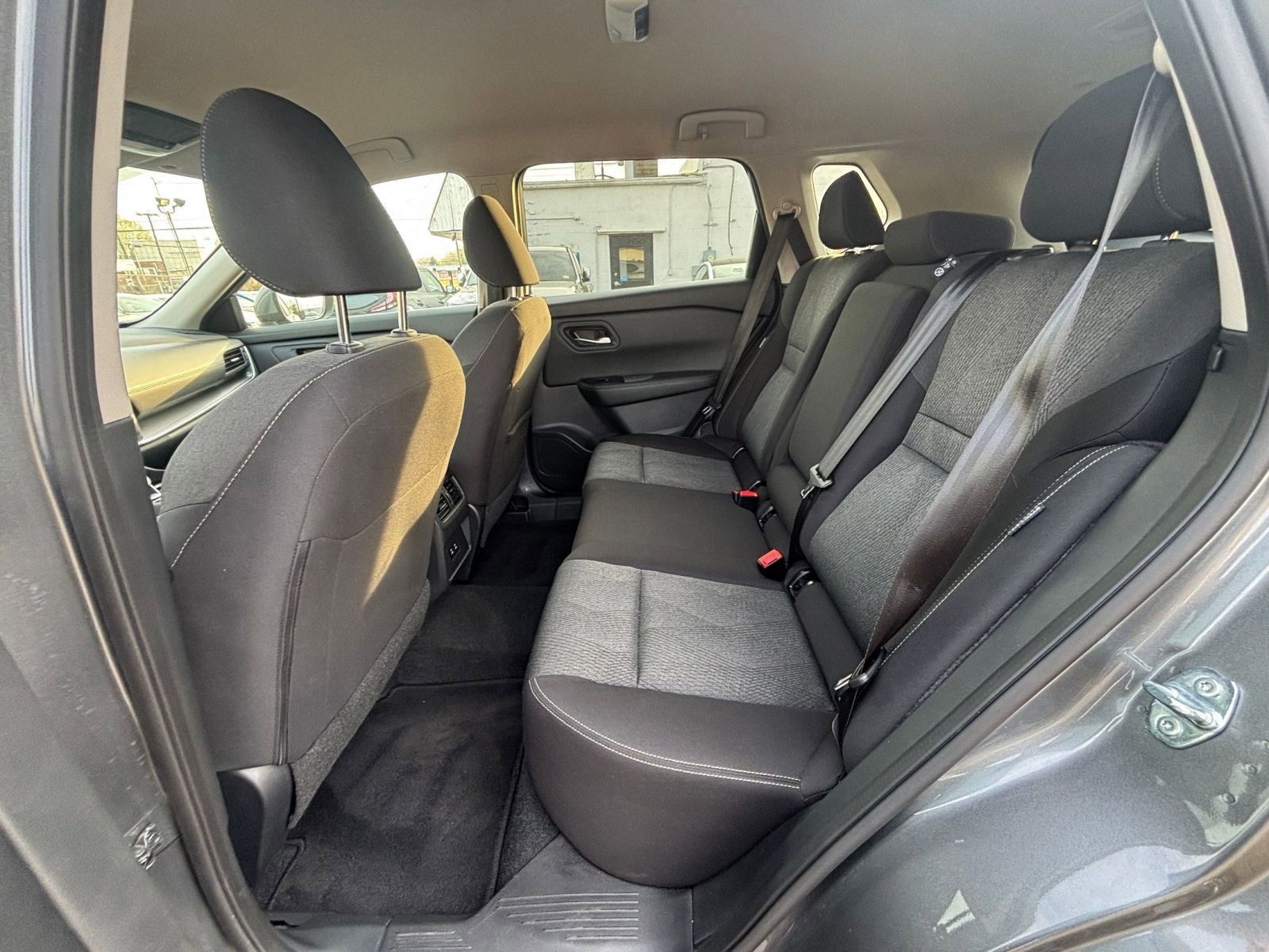 Used 2025 Nissan Rogue SV image 28