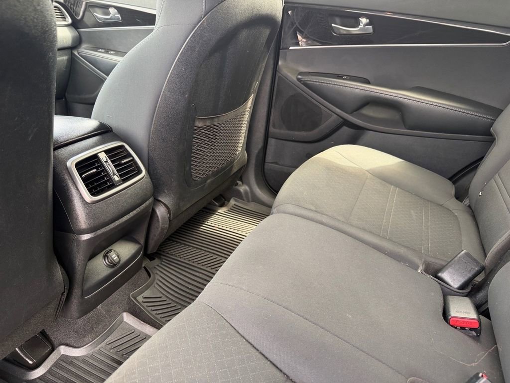 Used 2019 Kia Sorento L FWD image 15