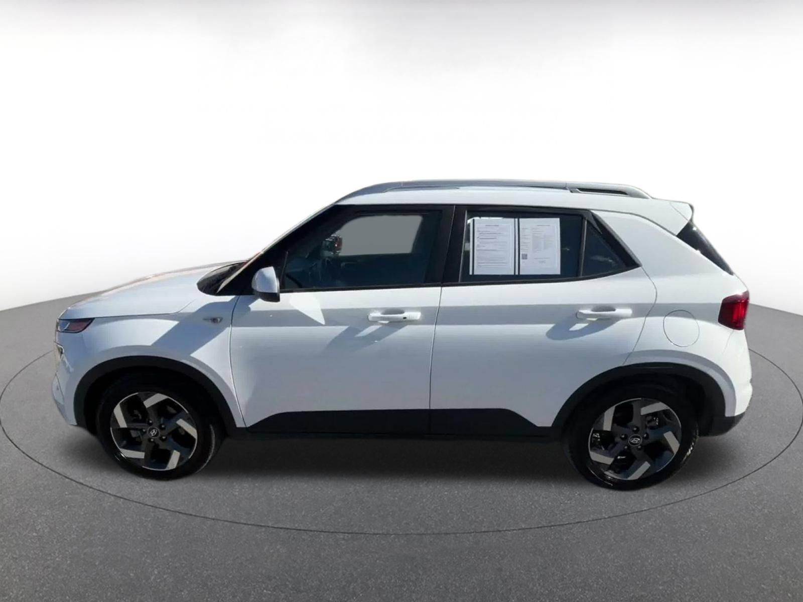 Used 2026 Hyundai Venue SEL FWD image 8
