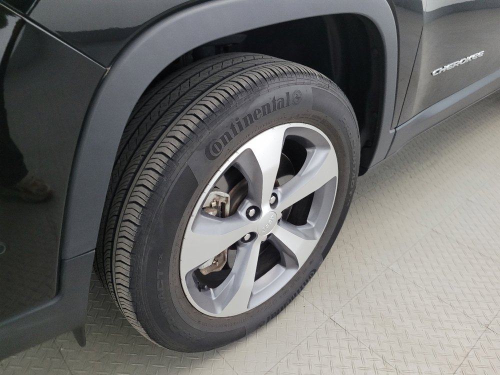 Used 2021 Jeep Cherokee Limited AWD/4WD image 31