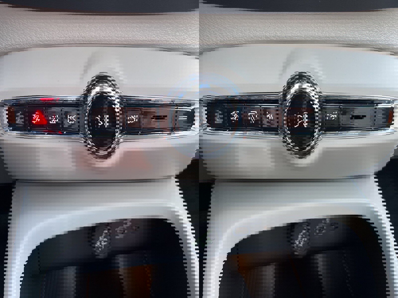 New 2026 Volvo XC40 B5 Ultra w/ Climate Package image 27