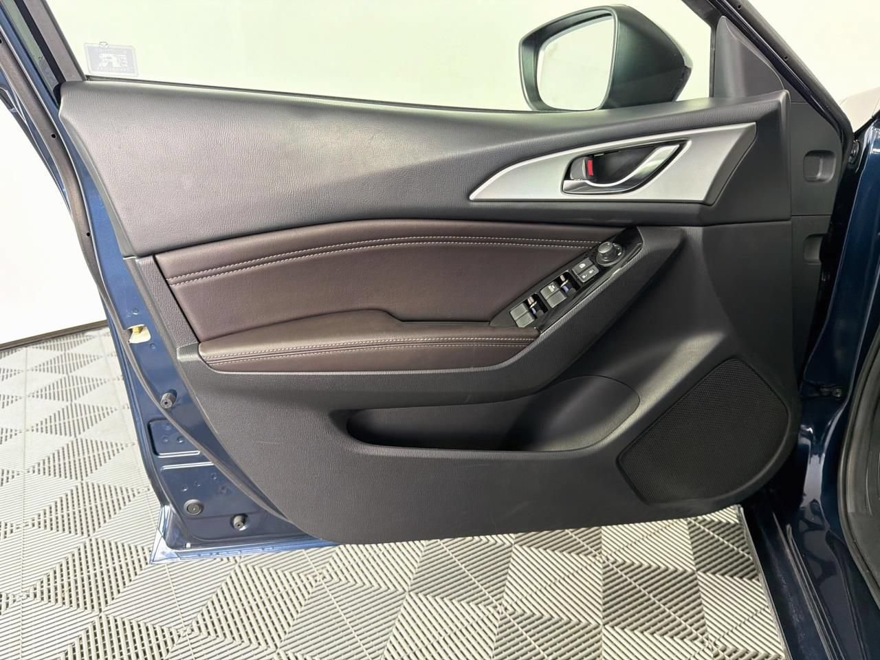 Used 2018 MAZDA MAZDA3 Touring FWD image 21