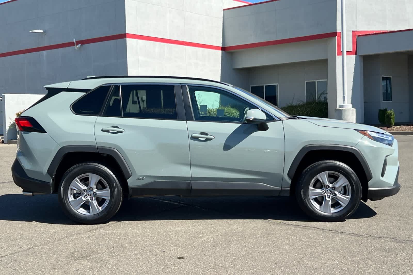 Certified 2022 Toyota RAV4 XLE AWD/4WD image 6