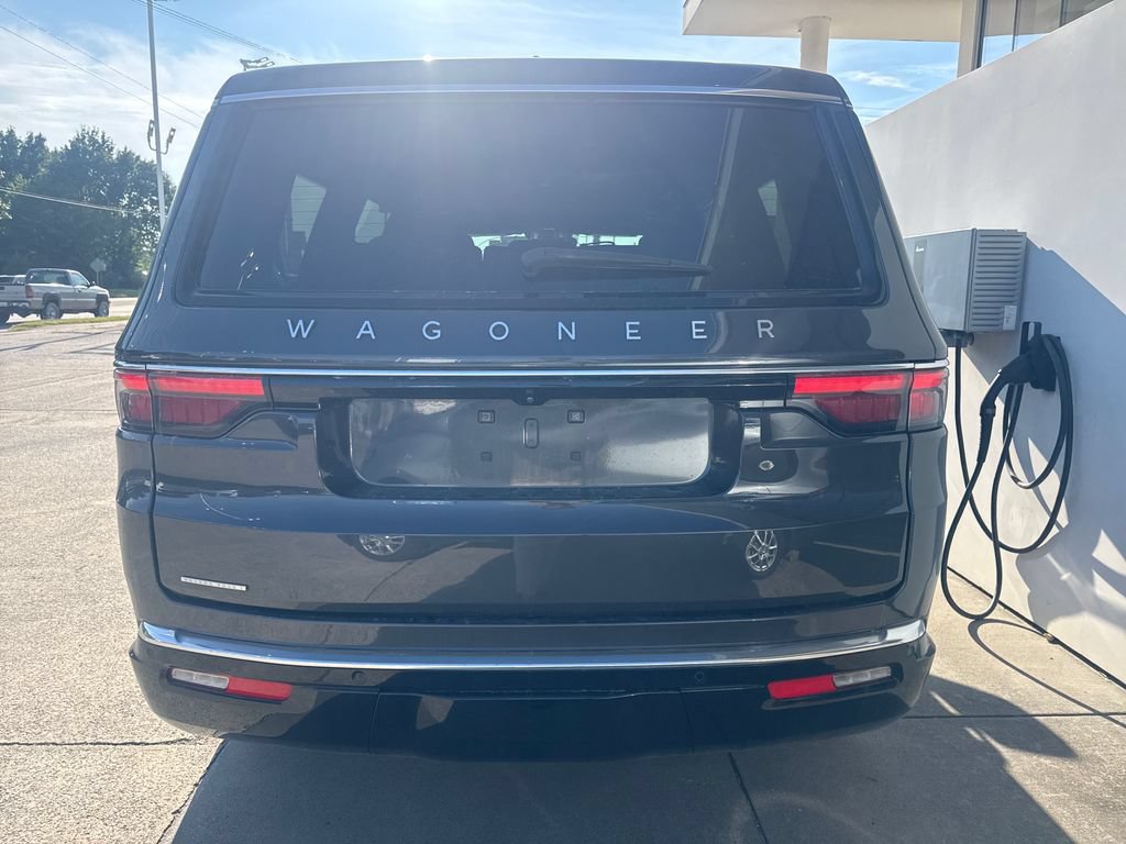 Used 2023 Jeep Wagoneer 4WD w/ Premium Group I image 4