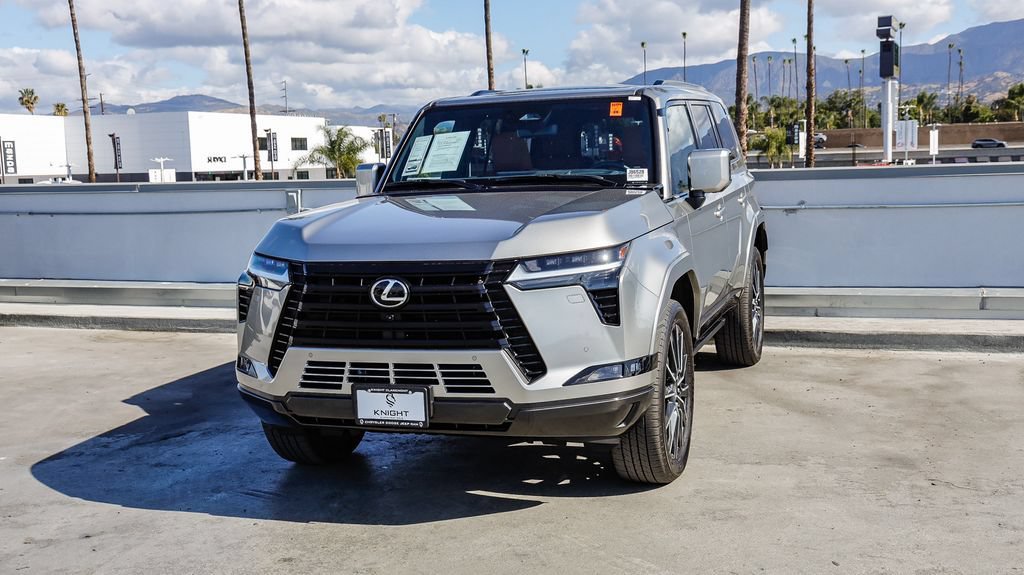 Used 2025 Lexus GX 550 w/ Cold Area Package AWD/4WD image 4