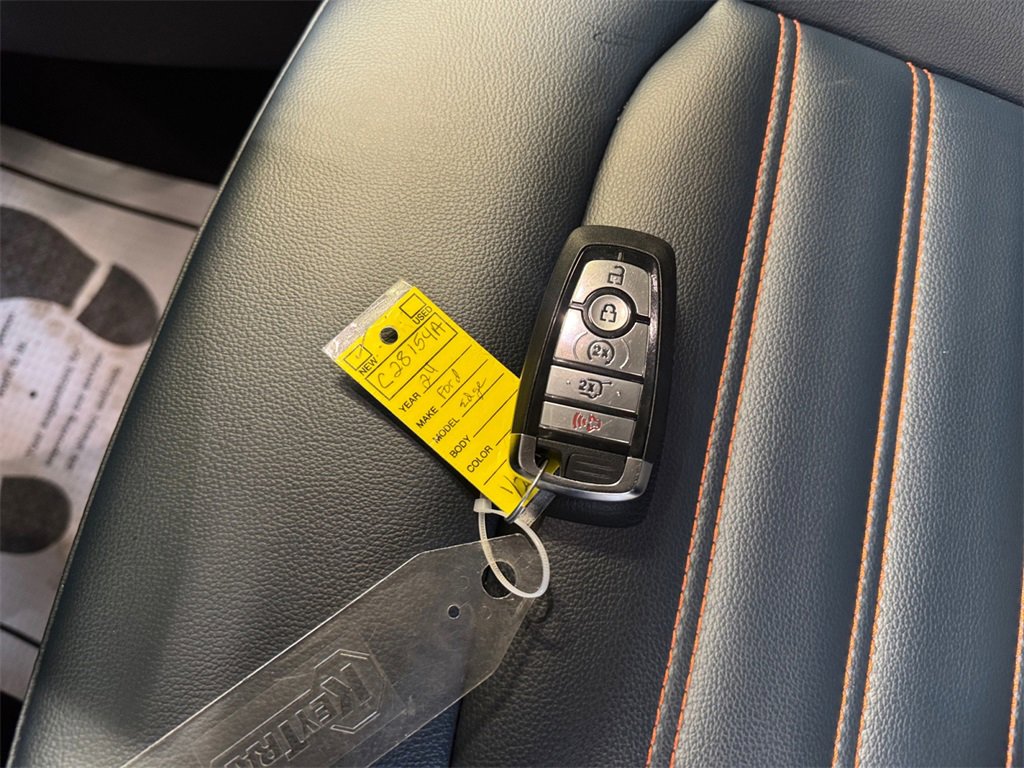 Used 2024 Ford Edge SEL w/ Sport Appearance Package image 32