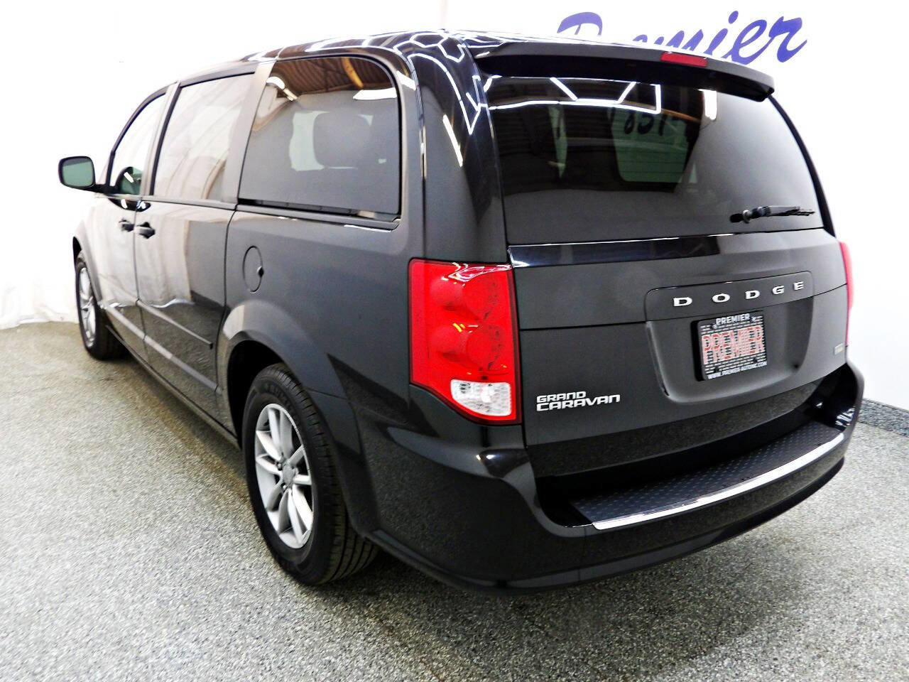 Used 2016 Dodge Grand Caravan SE image 4