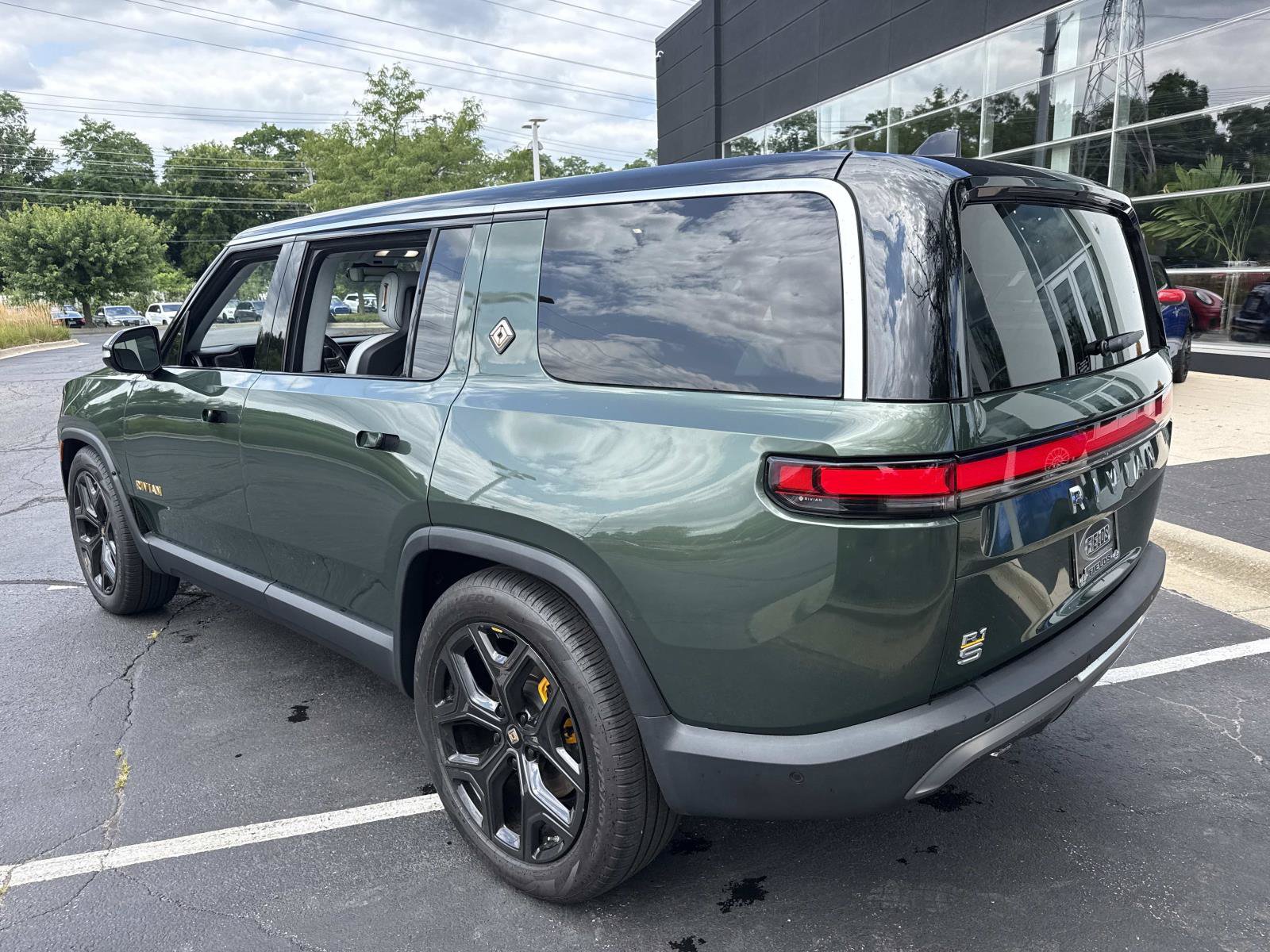 Used 2023 Rivian R1S Adventure AWD/4WD image 10