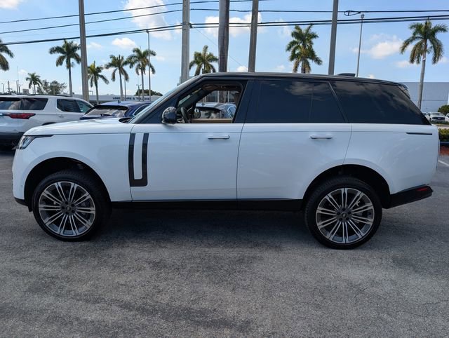Used 2024 Land Rover Range Rover SE image 4