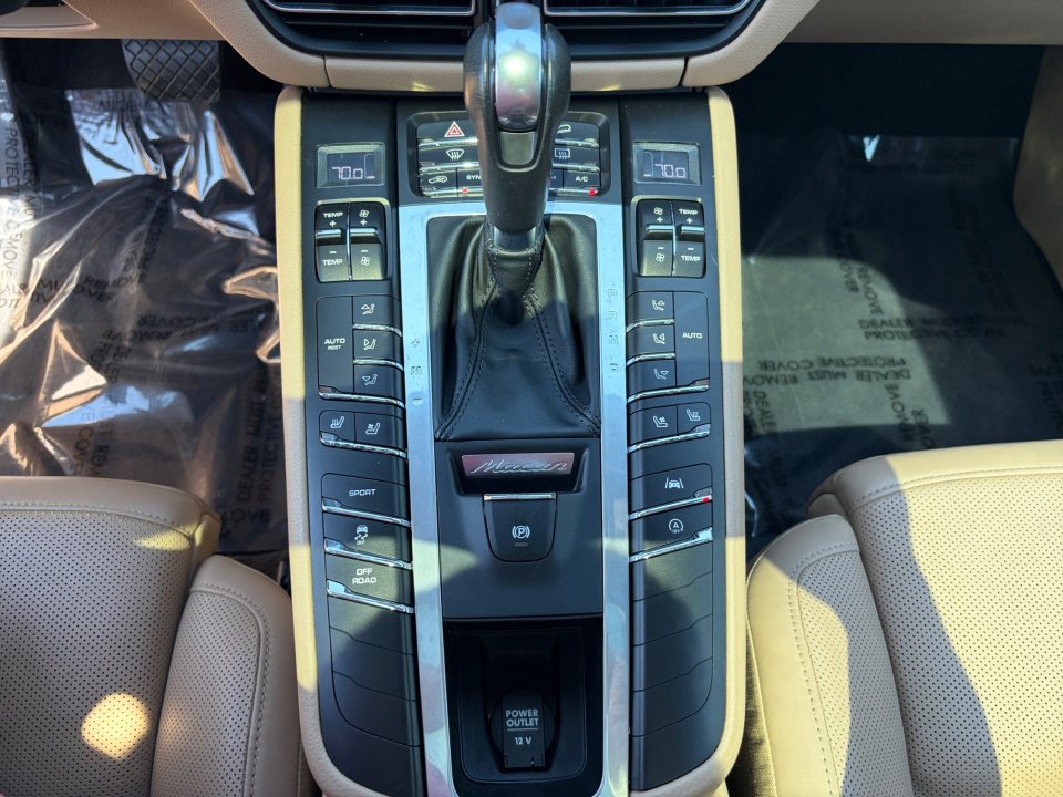 Used 2021 Porsche Macan AWD/4WD image 21