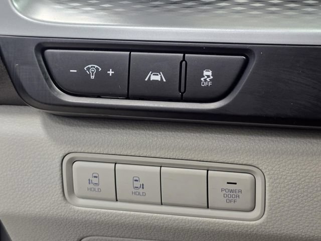Used 2023 Kia Carnival LX FWD image 19