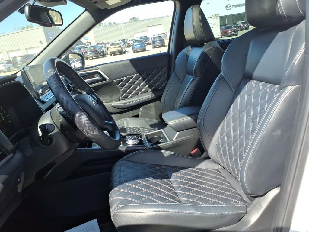 Used 2023 Mitsubishi Outlander SEL AWD/4WD image 12