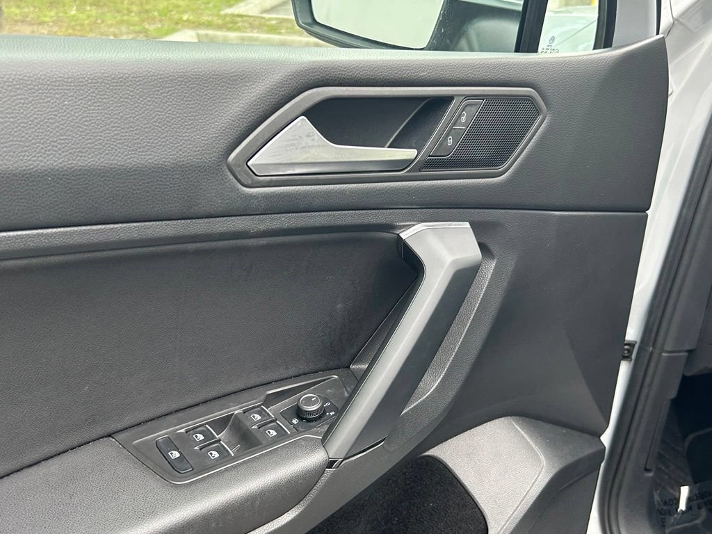Used 2019 Volkswagen Tiguan SE AWD/4WD image 16