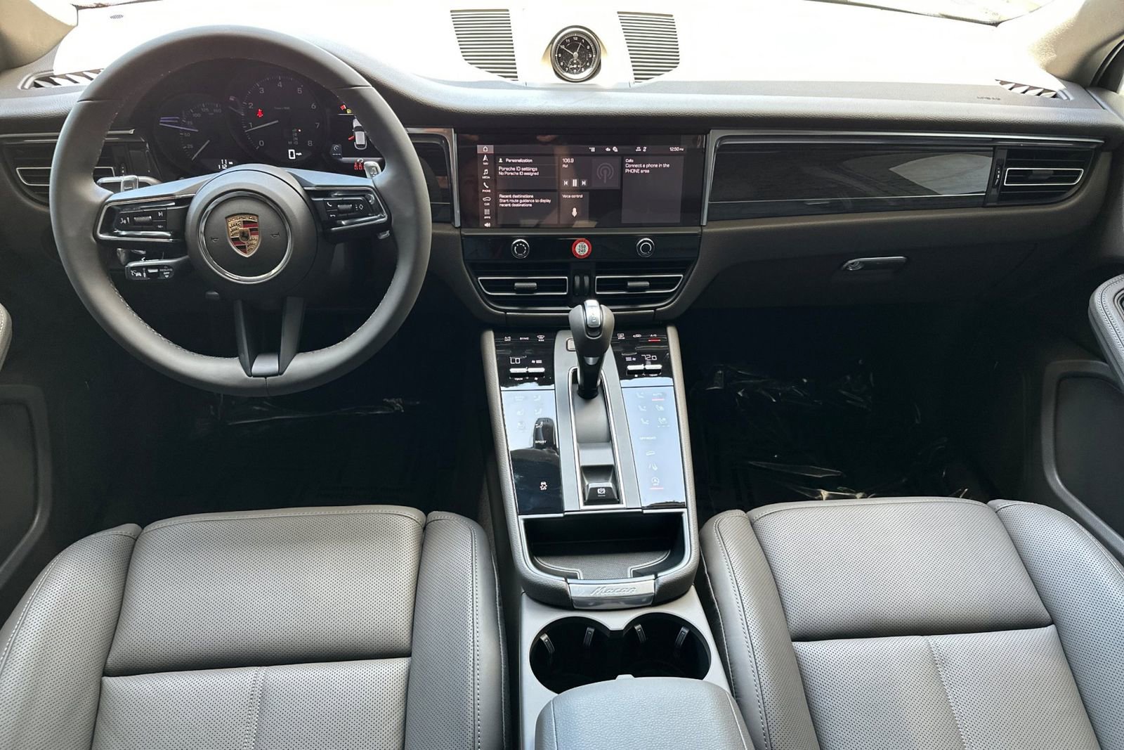 Certified 2025 Porsche Macan image 6